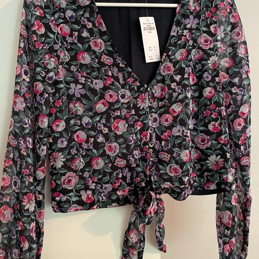 Abercrombie floral crop tie blouse in size small